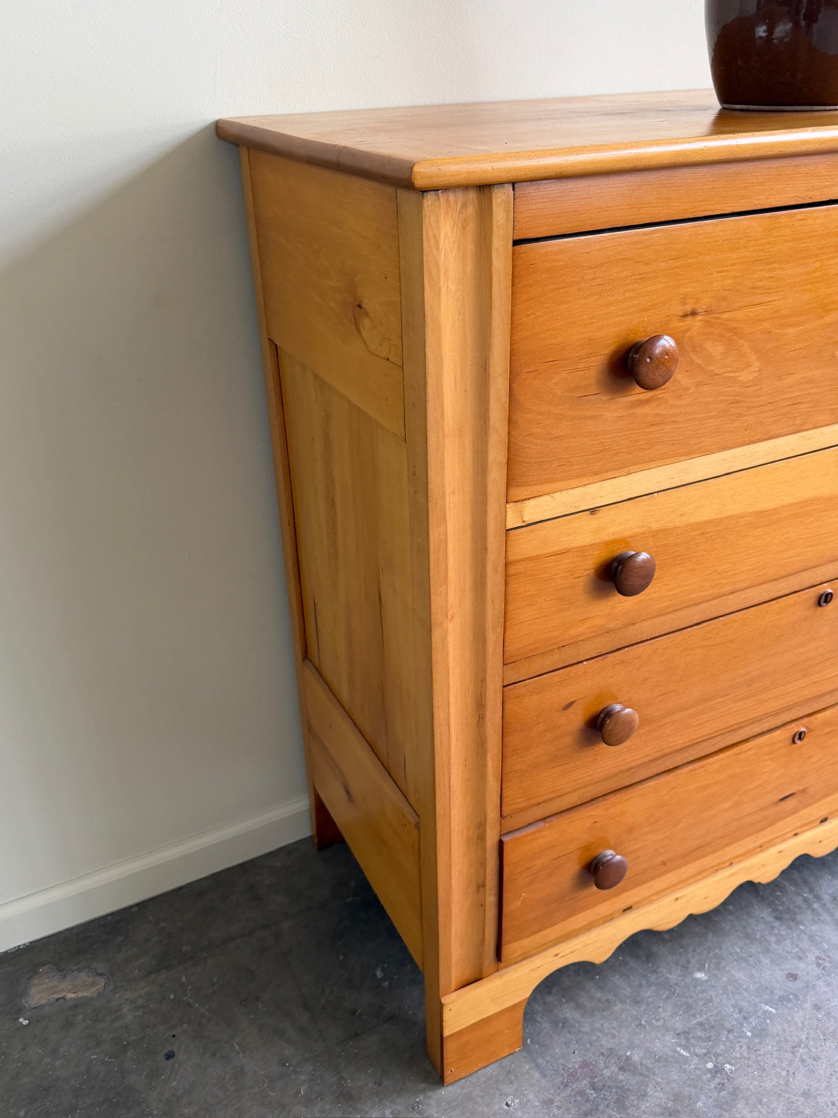 Pine dresser