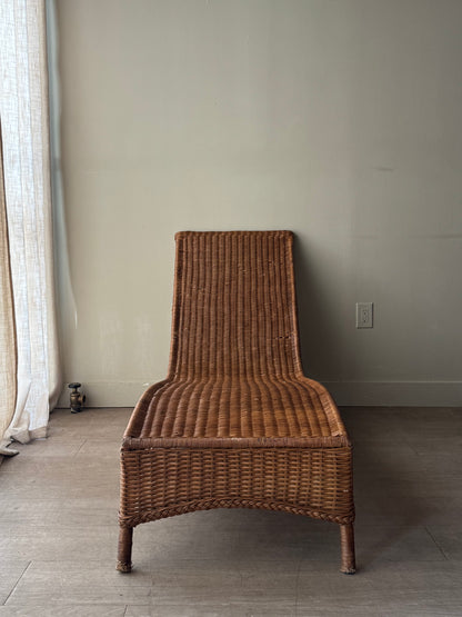 Wicker chaise lounge