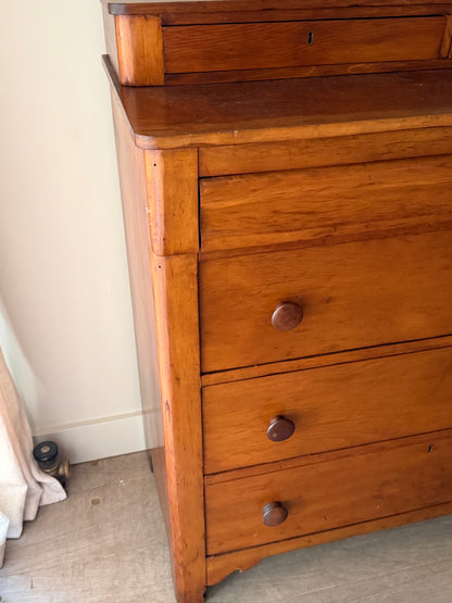 Pine dresser