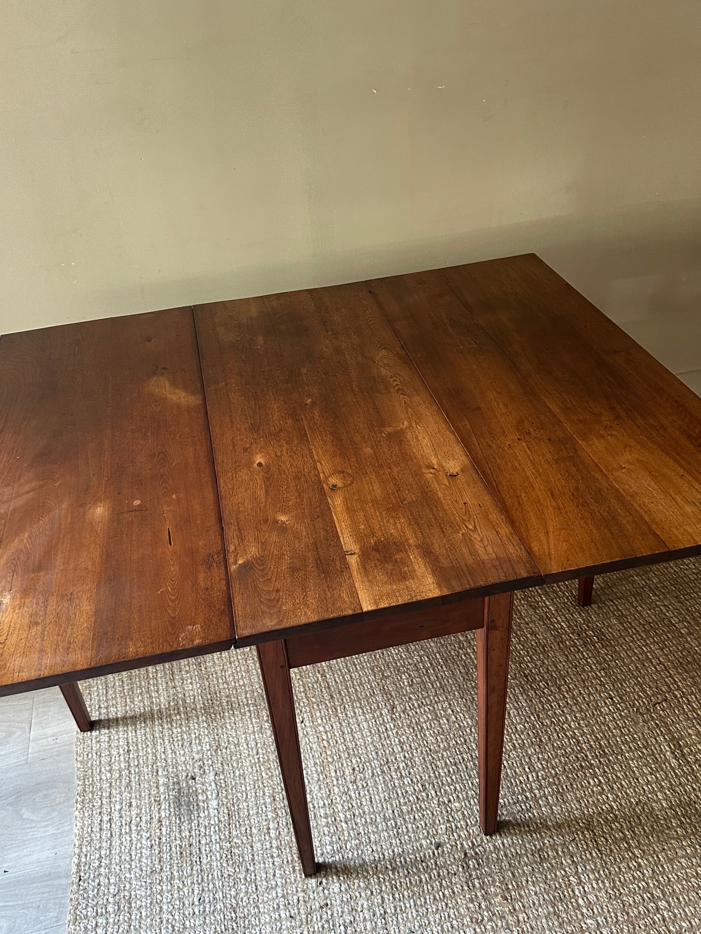 Pine drop leaf