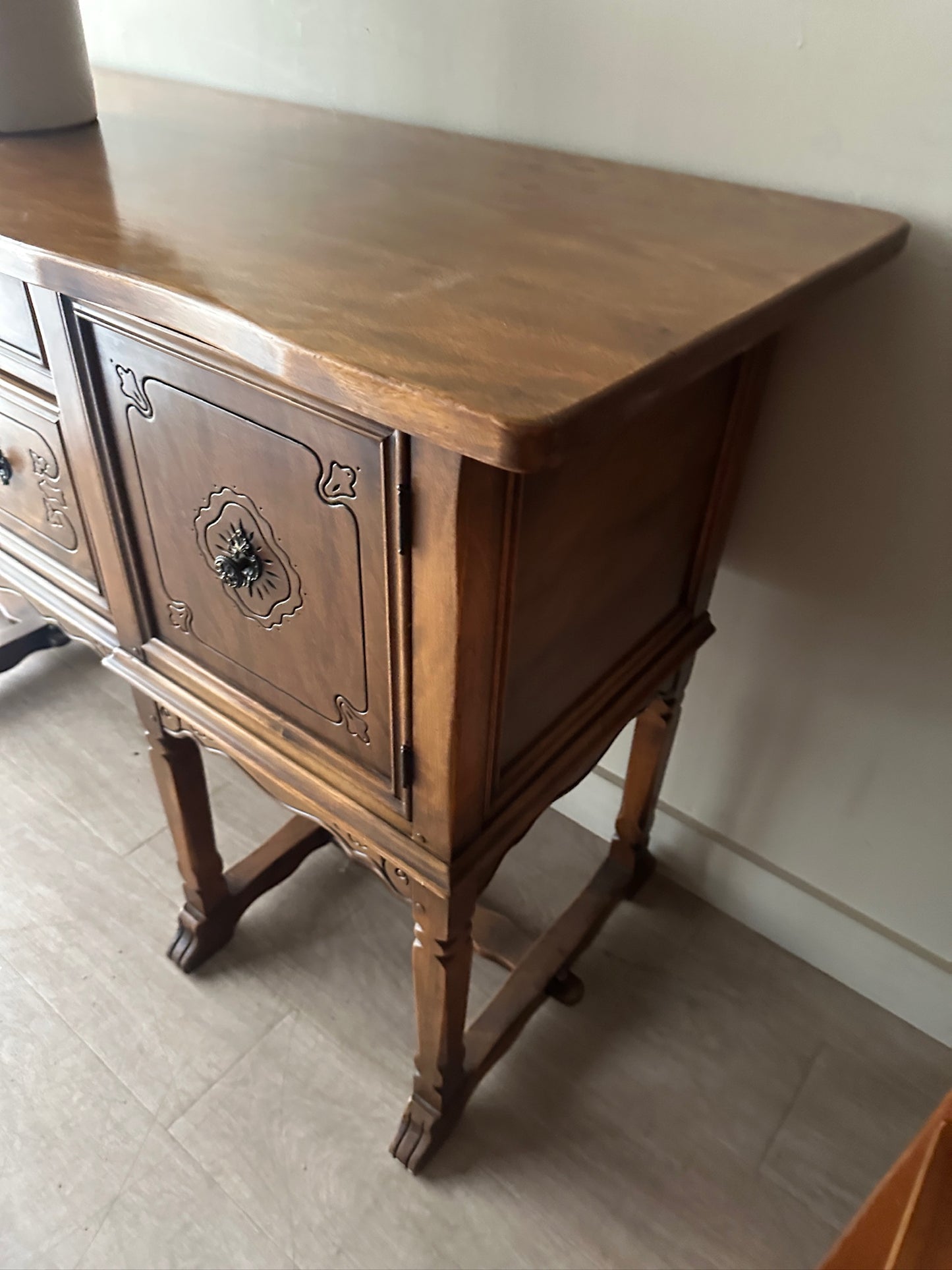 Stickley Quaint pine sideboard