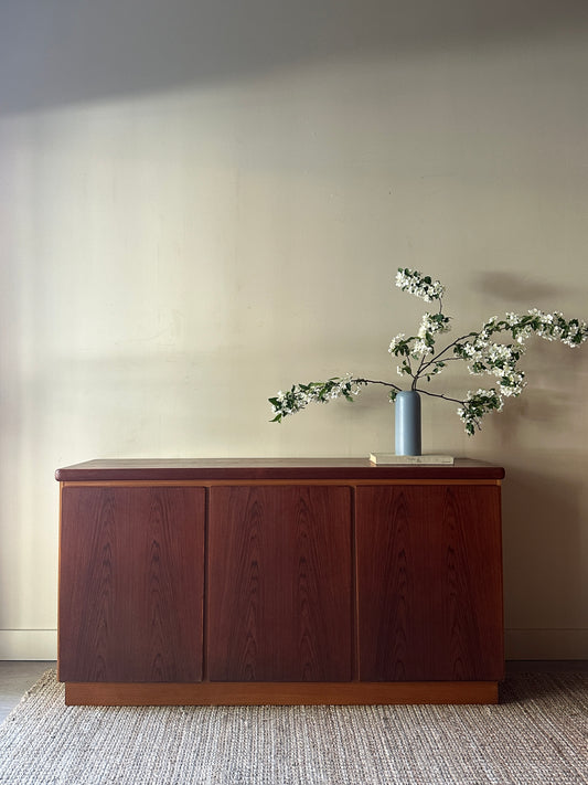 Rasmus teak dresser