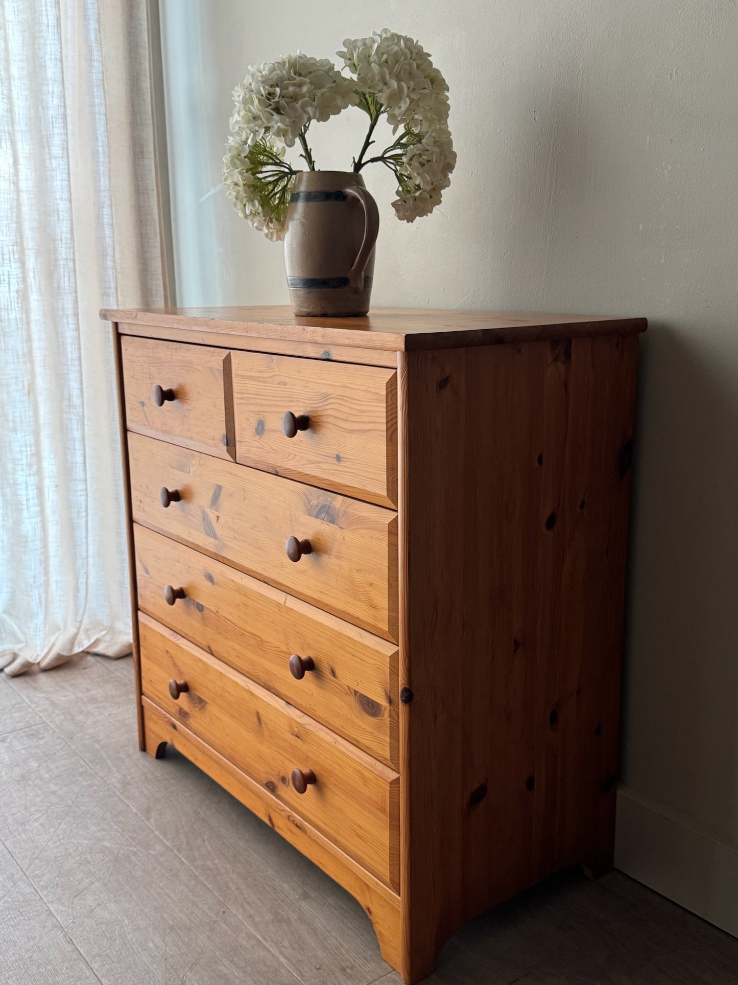 Pine dresser