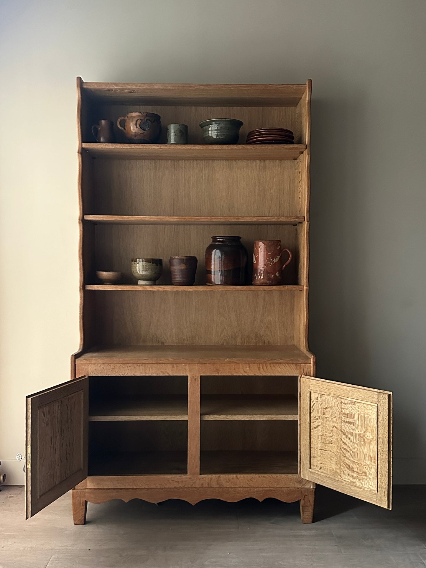 Henning oak bookshelf