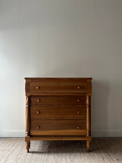 Empire dresser