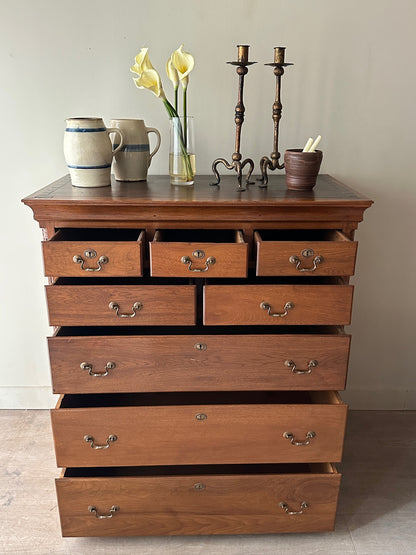 8 drawer Queen Anne walnut dresser