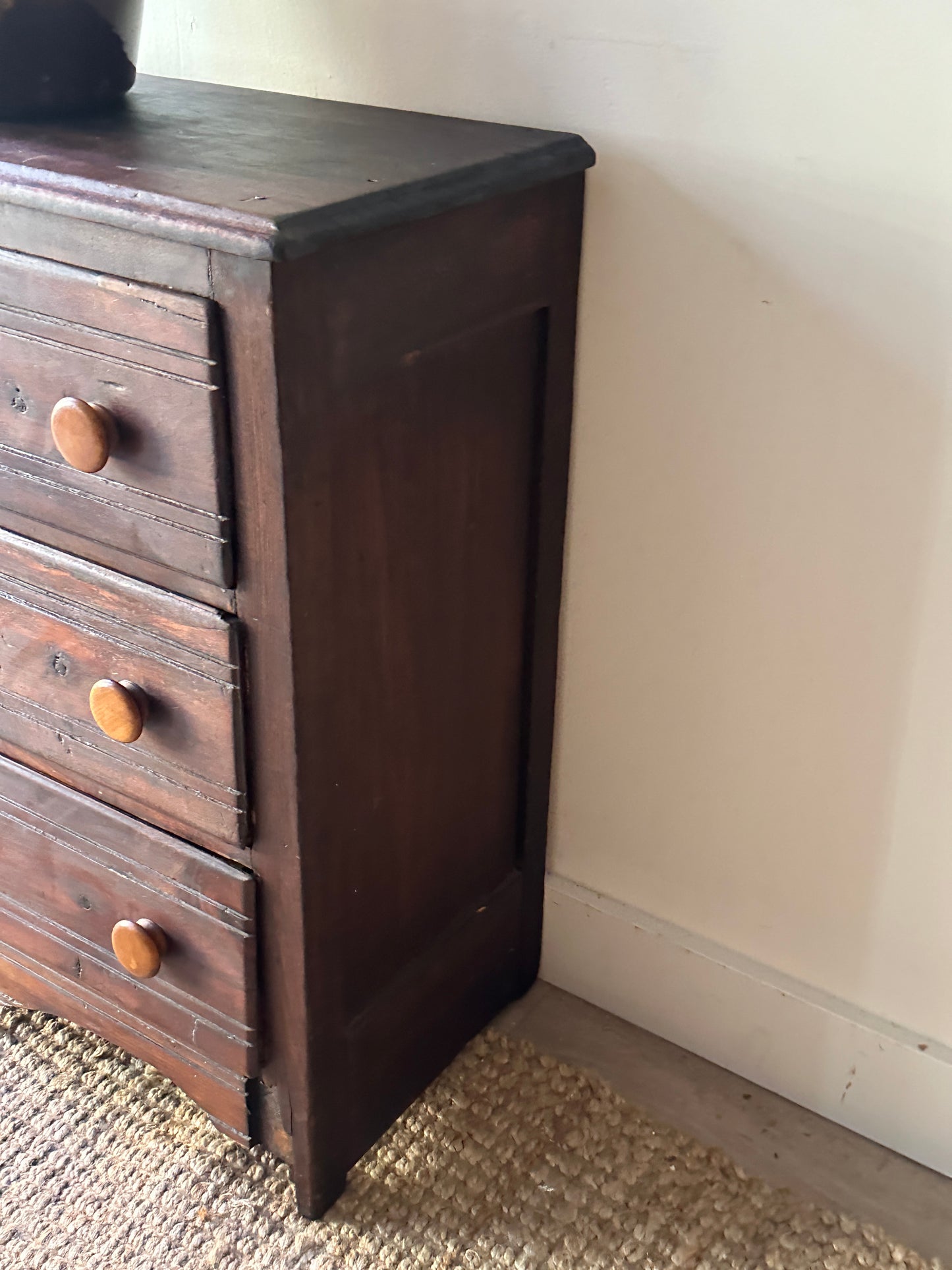 Small pine dresser