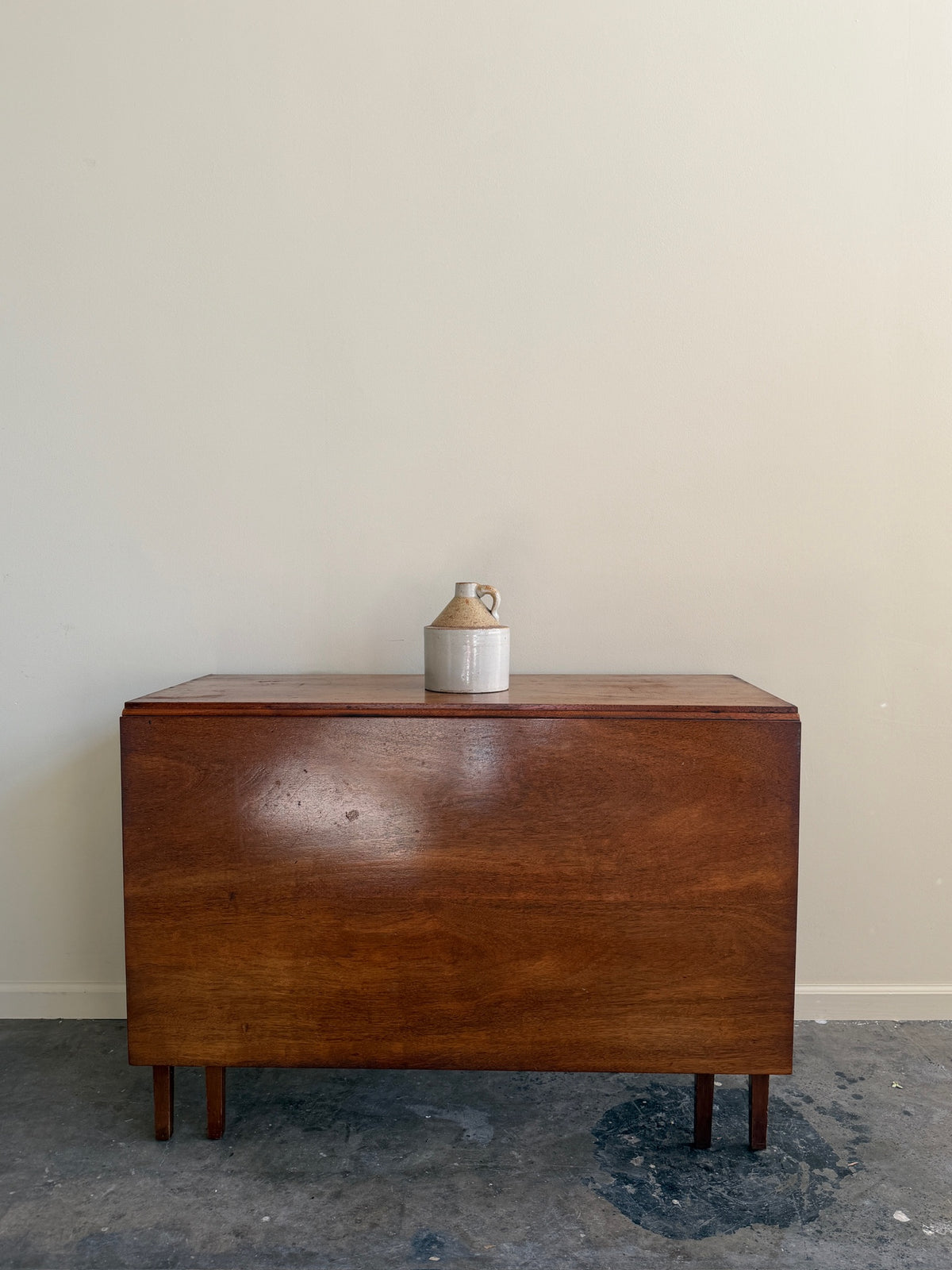 Mid-Atlantic Federal walnut drop leaf dining table