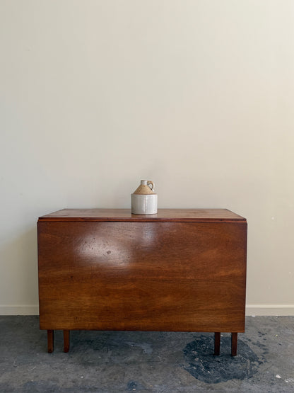 Mid-Atlantic Federal walnut drop leaf dining table
