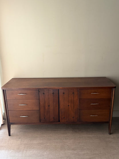Broyhill walnut 9 drawer dresser