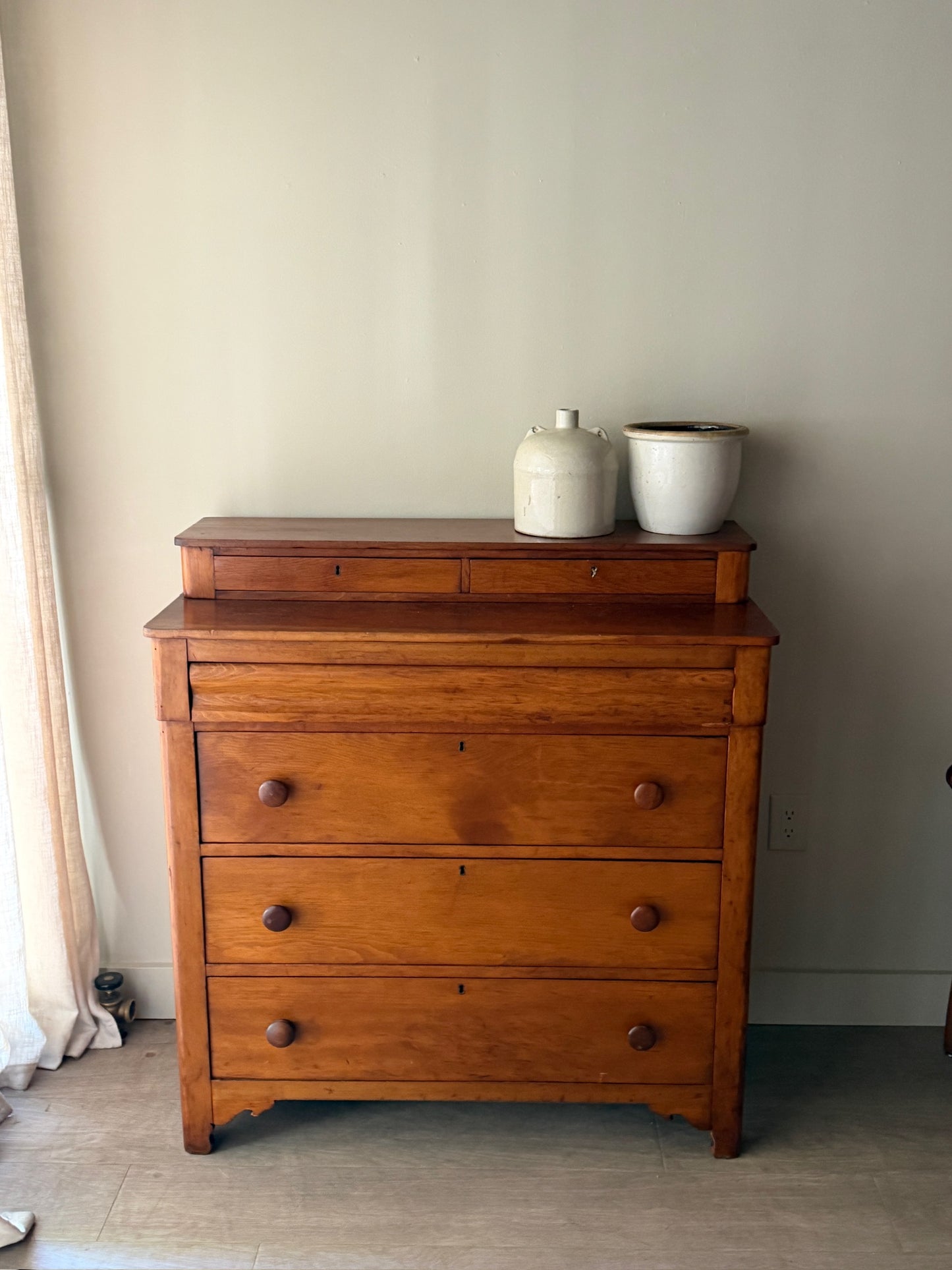 Pine dresser