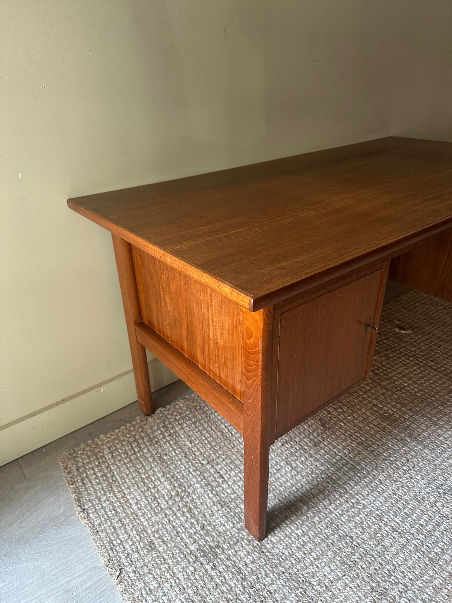 Teak desk. (Two drawers locked)