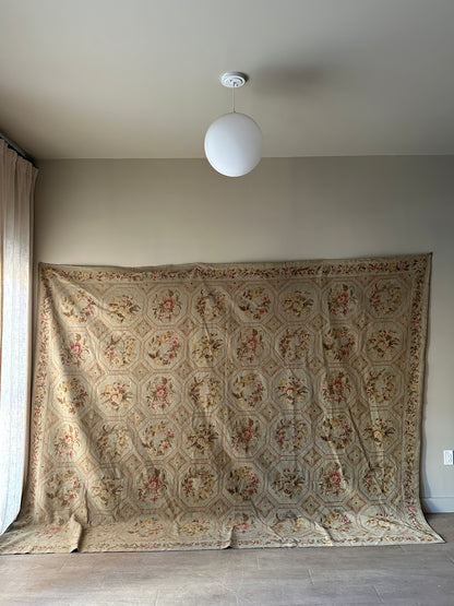 Large floral rug 11’ x 8’7”