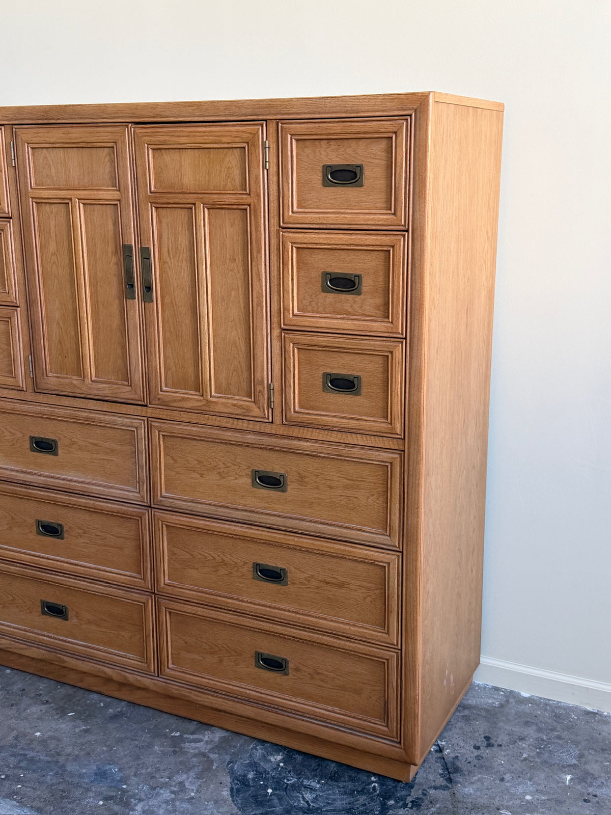 Stanley oak campaign XL dresser