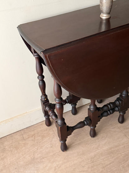 Mahogany William and Mary gate leg table