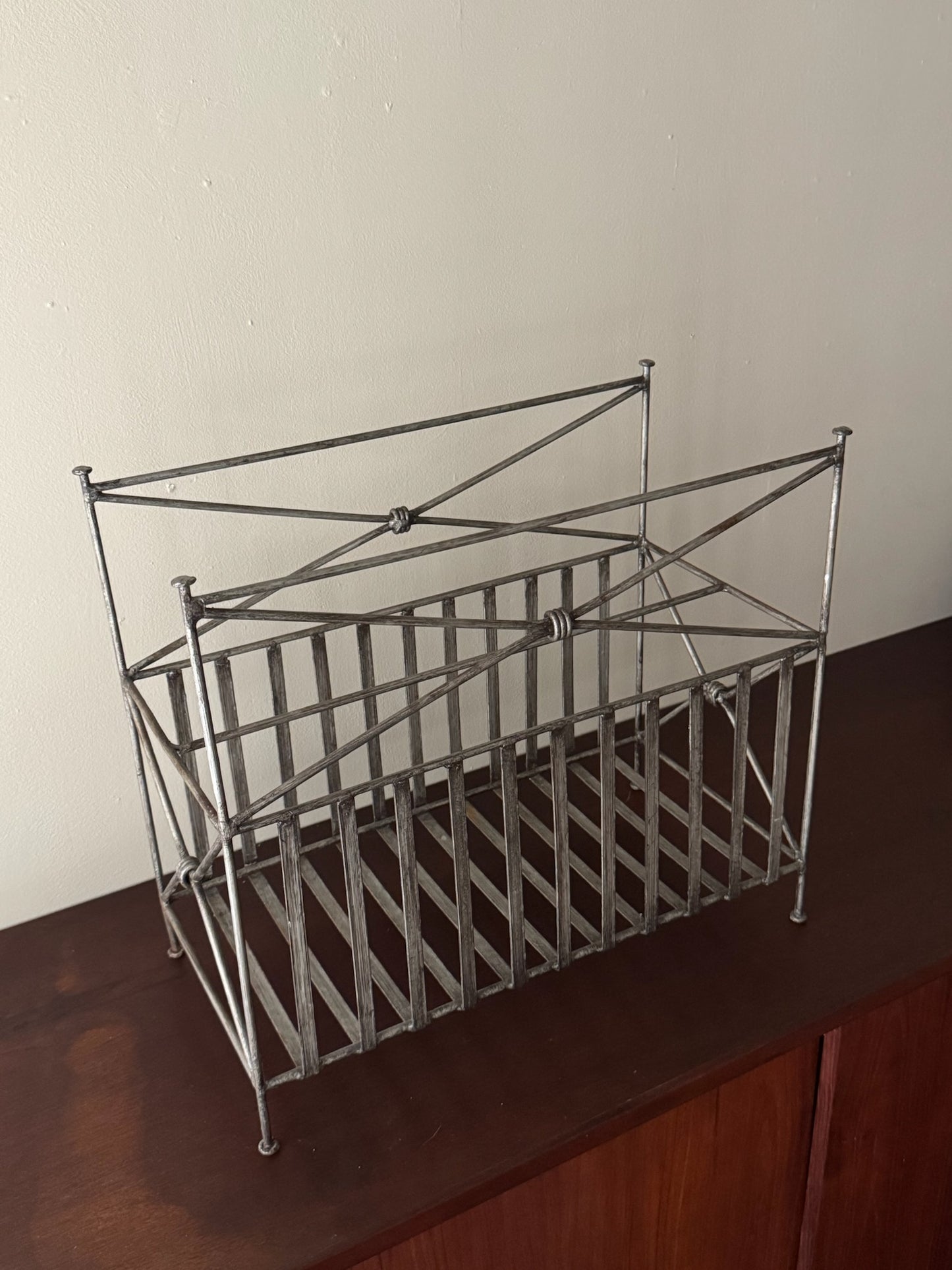 Steel magazine rack