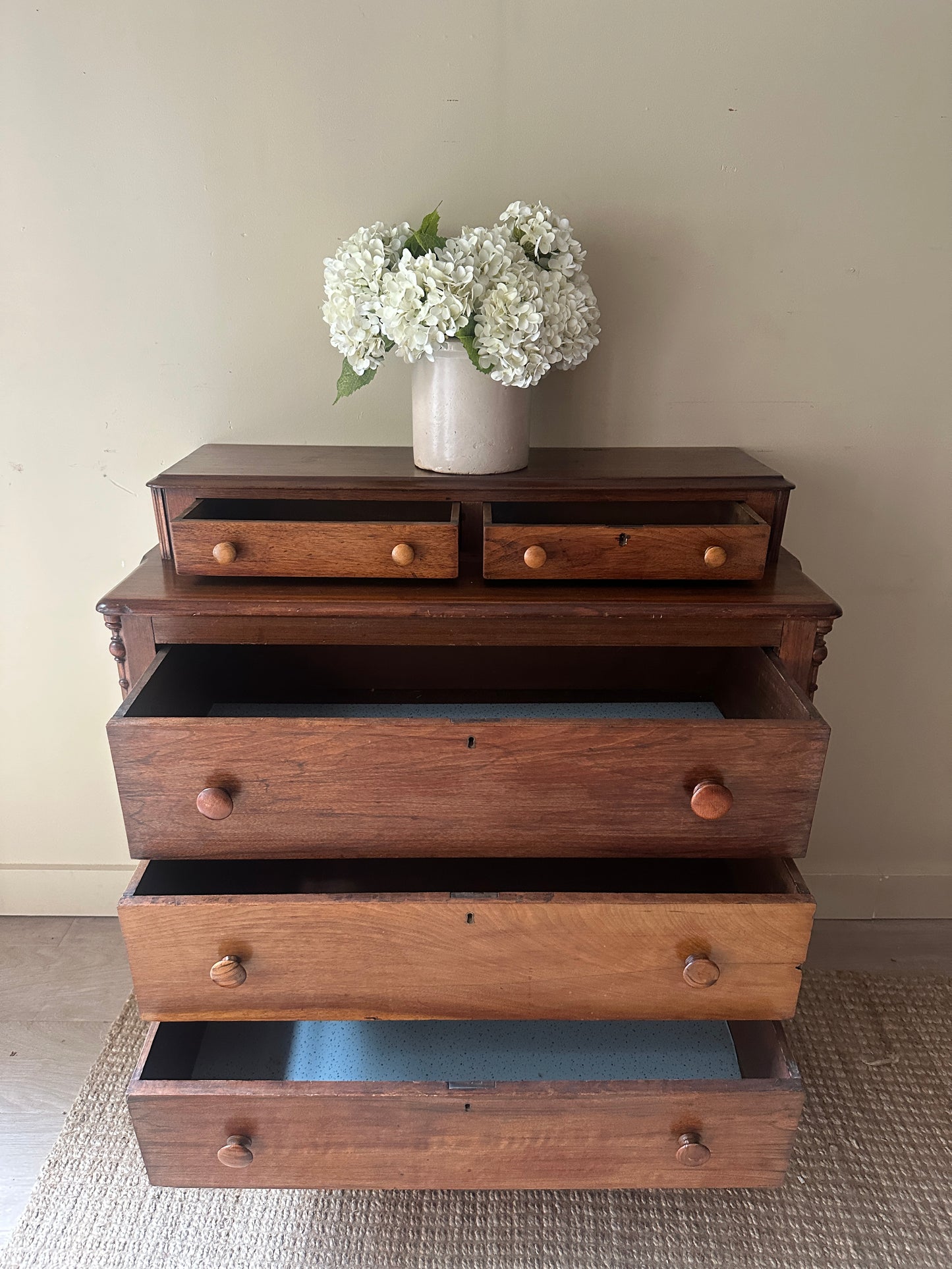 Pine dresser