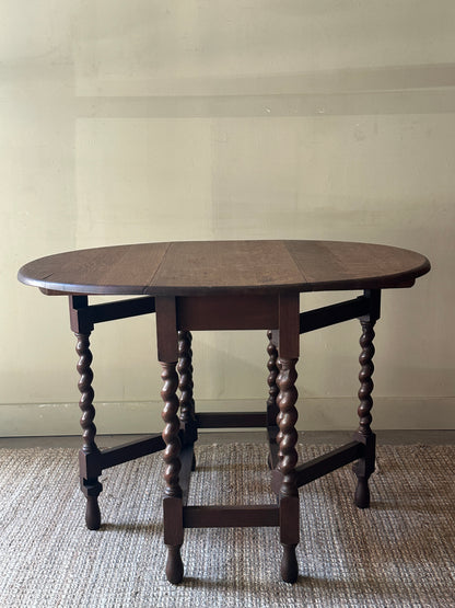 Oak gate leg table
