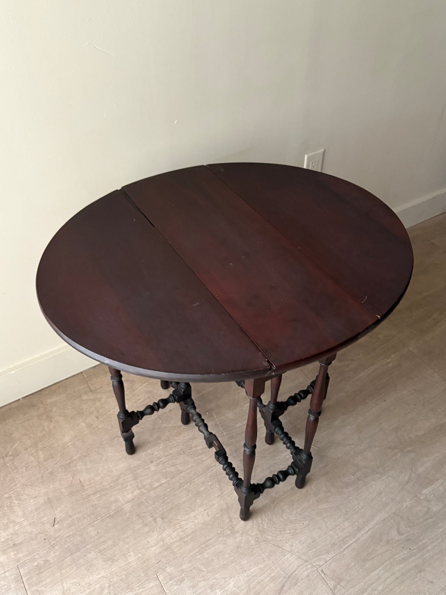 William & Mary mahogany drop leaf table