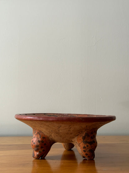 Tripod pottery bowl