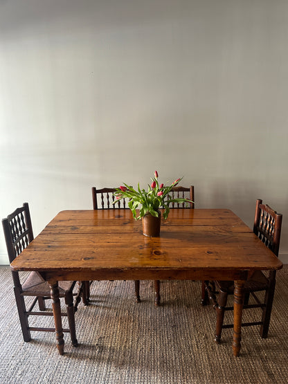 Pine harvest table