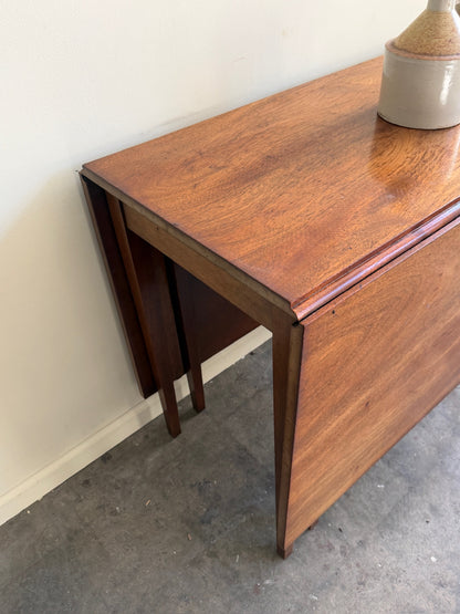 Mid-Atlantic Federal walnut drop leaf dining table