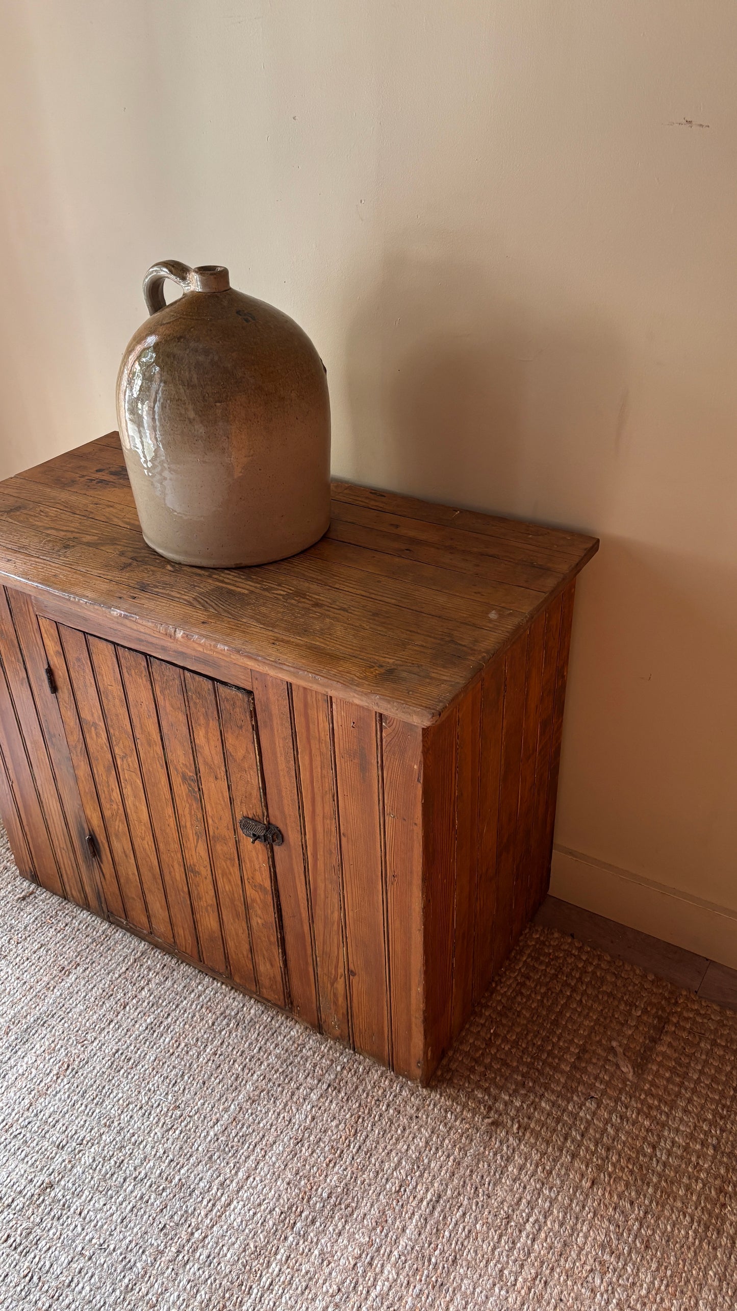 Eastern Pennsylvania pine cabinet
