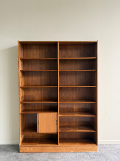 Hundevad Danish teak bookcase
