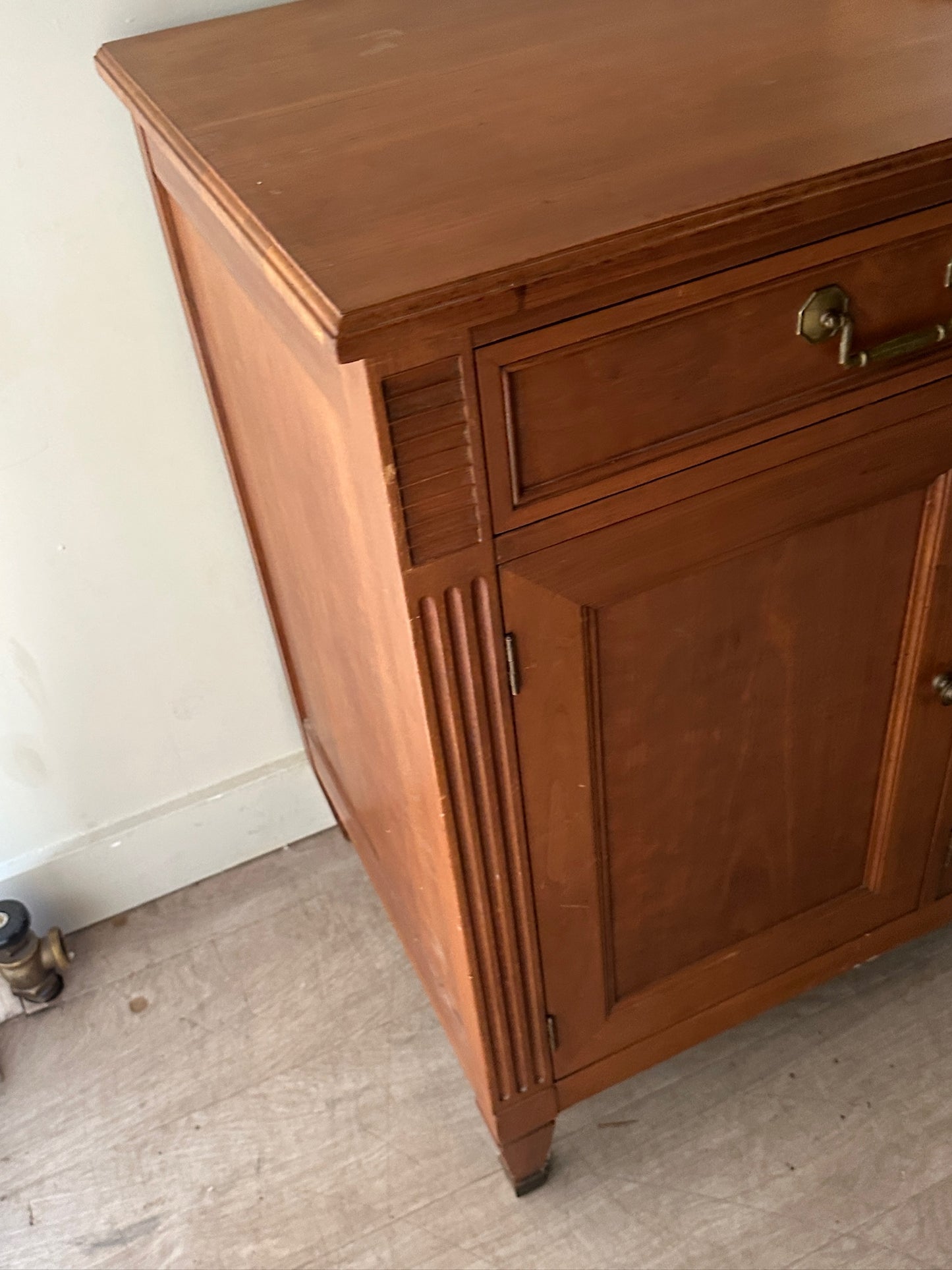 Kindel directoire style cherry server