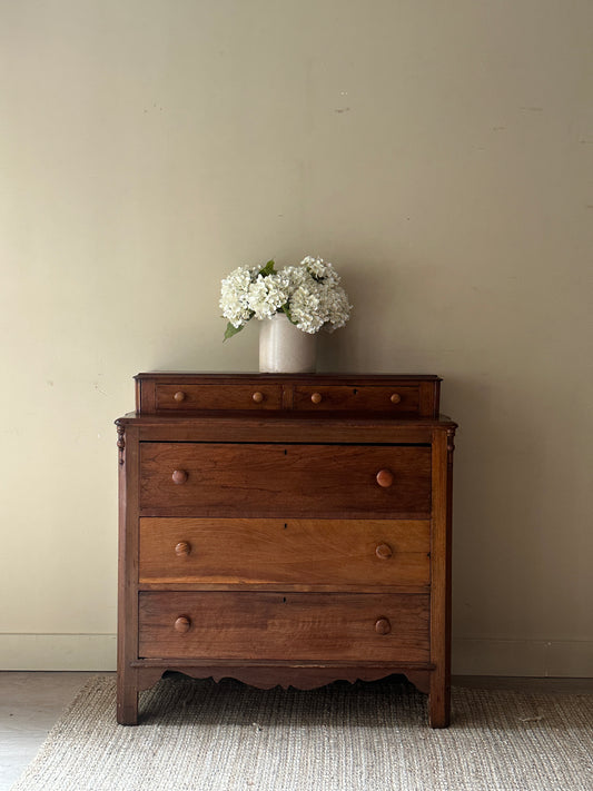 Pine dresser