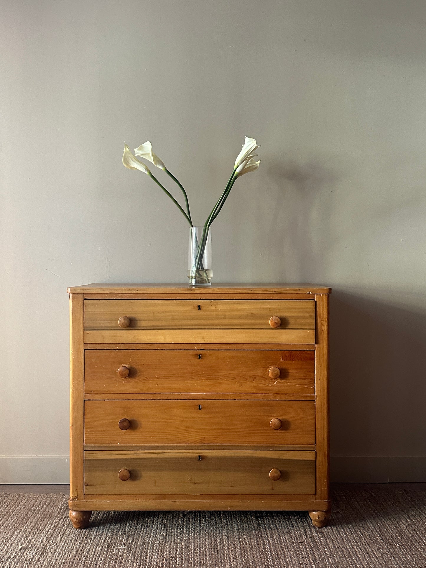 Pine dresser