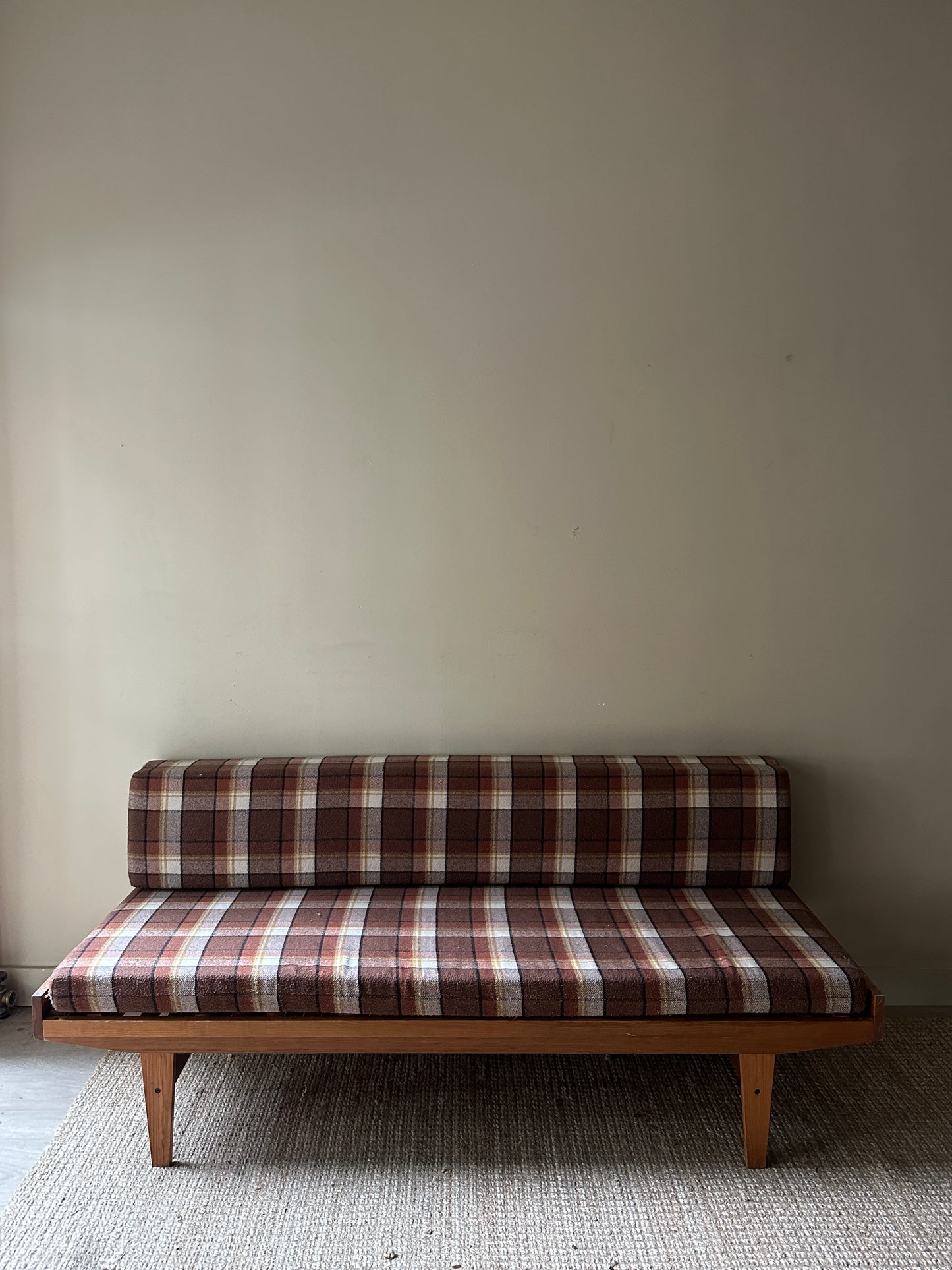 Expanding oak daybed with original upholstery