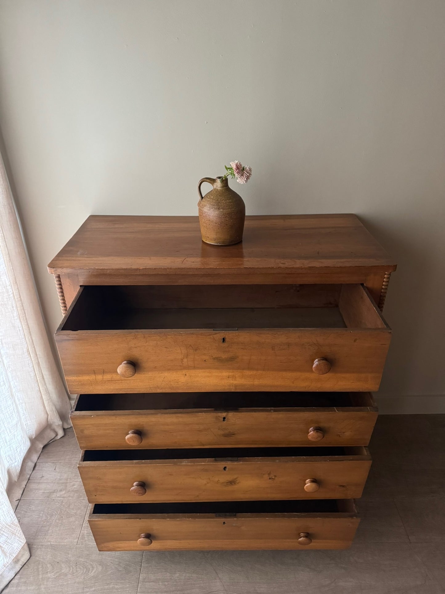 Pine dresser