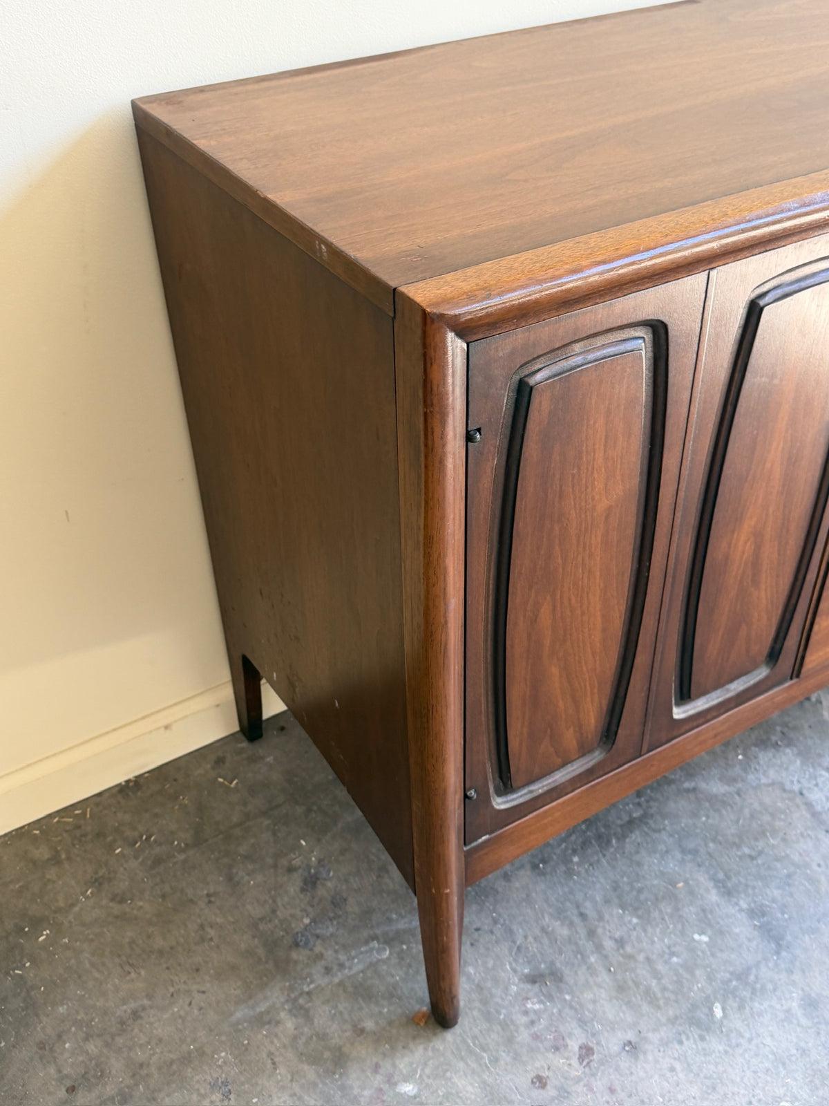Broyhill walnut 9 drawer dresser