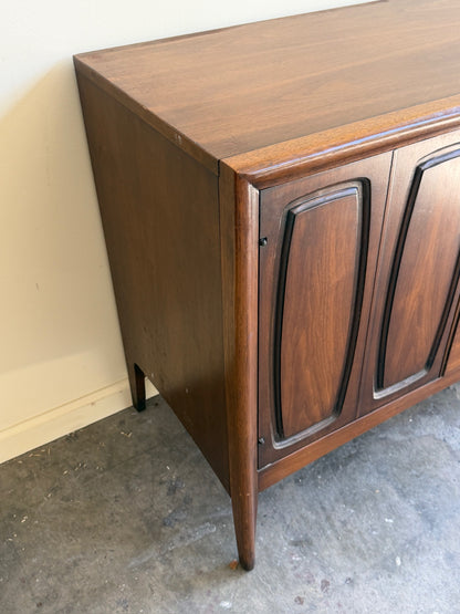 Broyhill walnut 9 drawer dresser