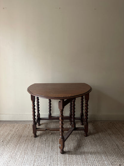 Gate leg table. As is.