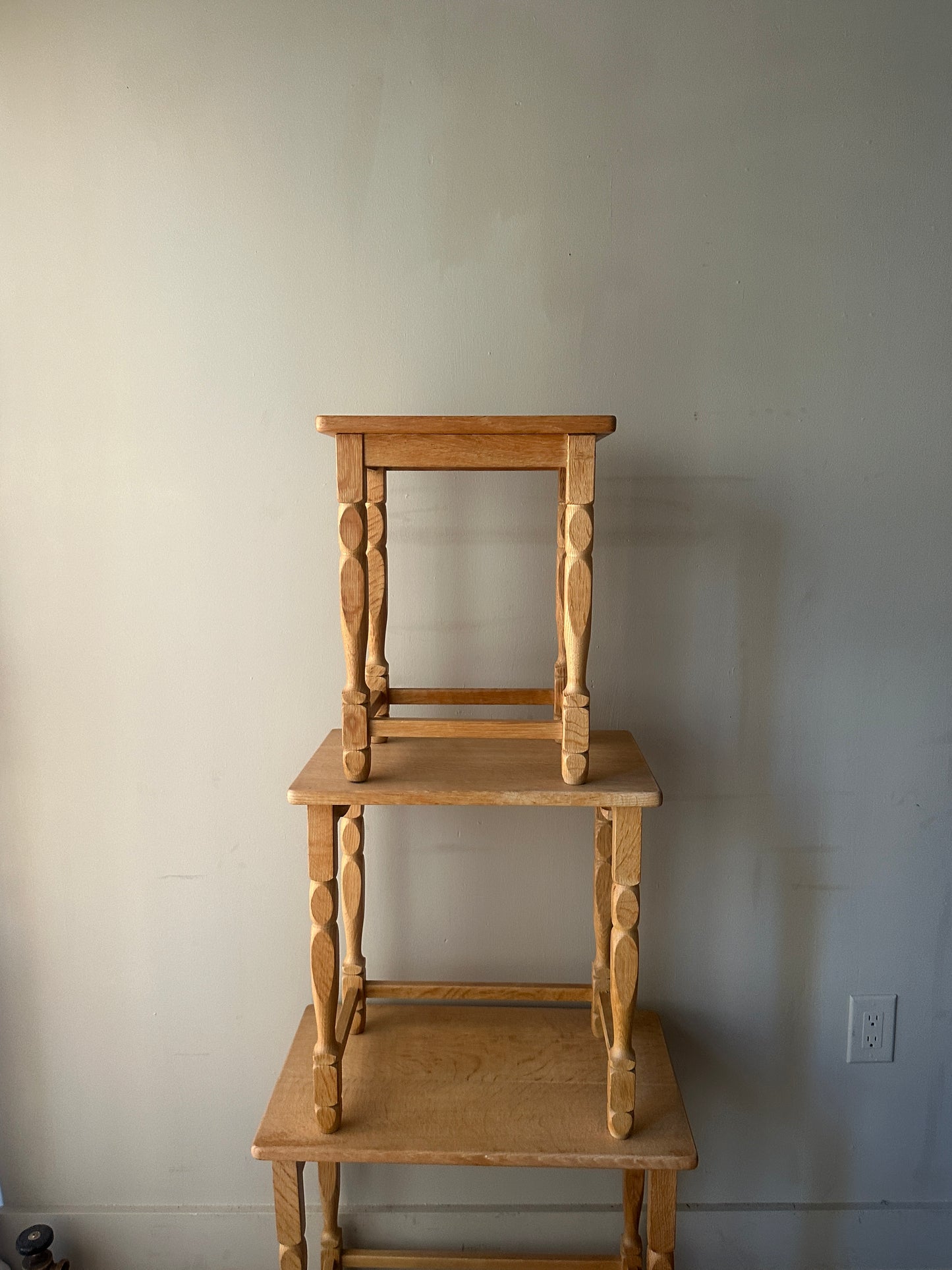 White oak nesting tables