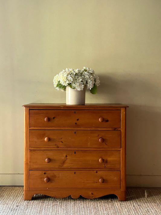 Pine dresser