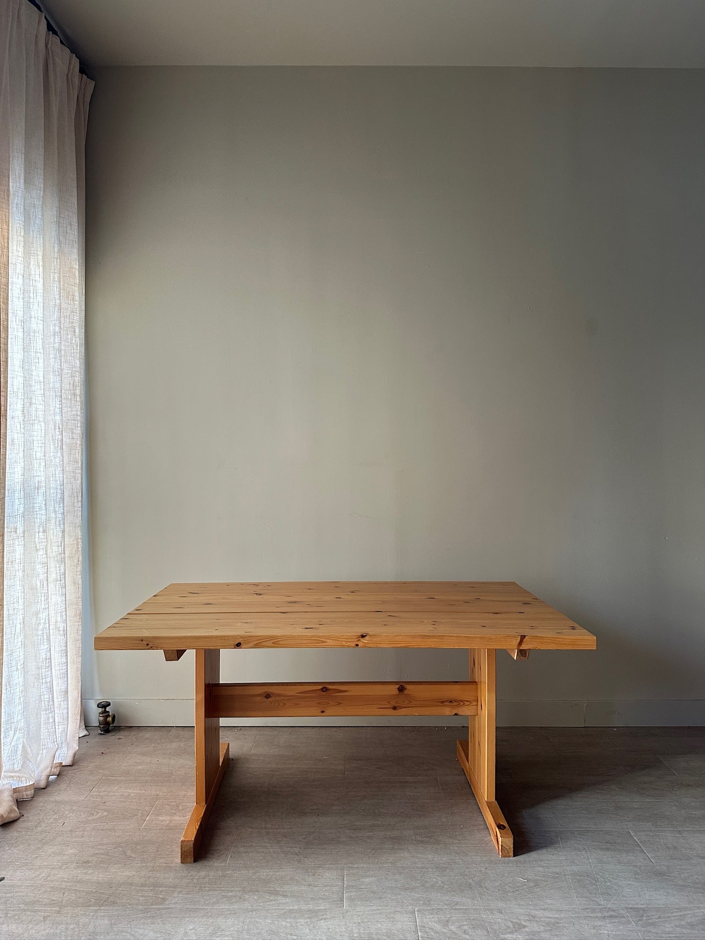 Thorso pine extending dining table