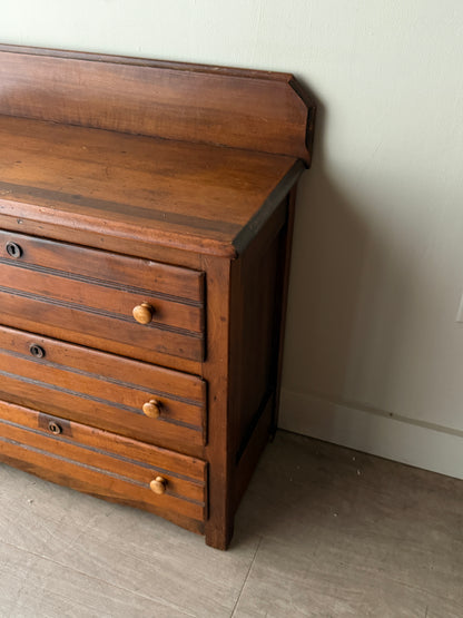 Small pine dresser
