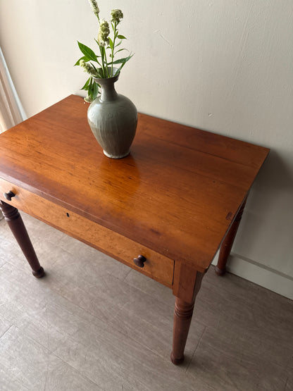 Sheraton cherry & bird’s eye maple side table