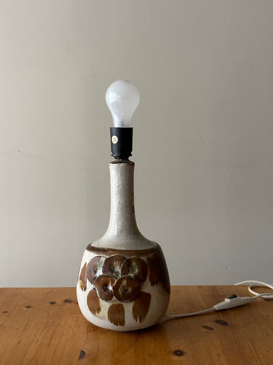 Axella stoneware lamp