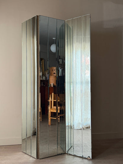 Mirrored room divider