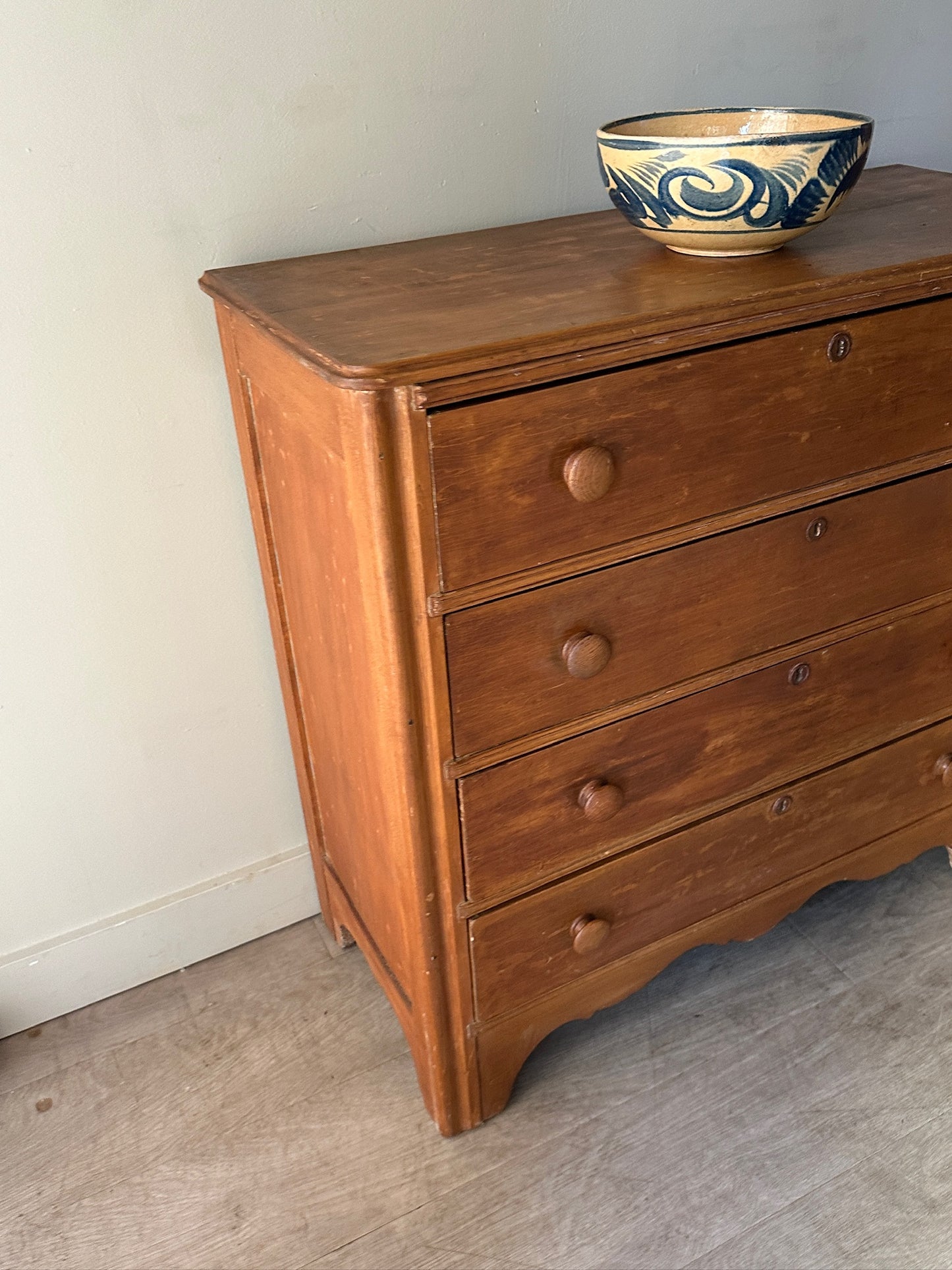 Pine dresser