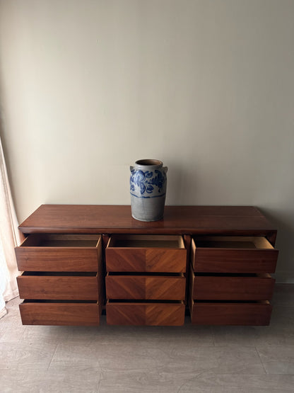 Lane walnut 9 drawer dresser
