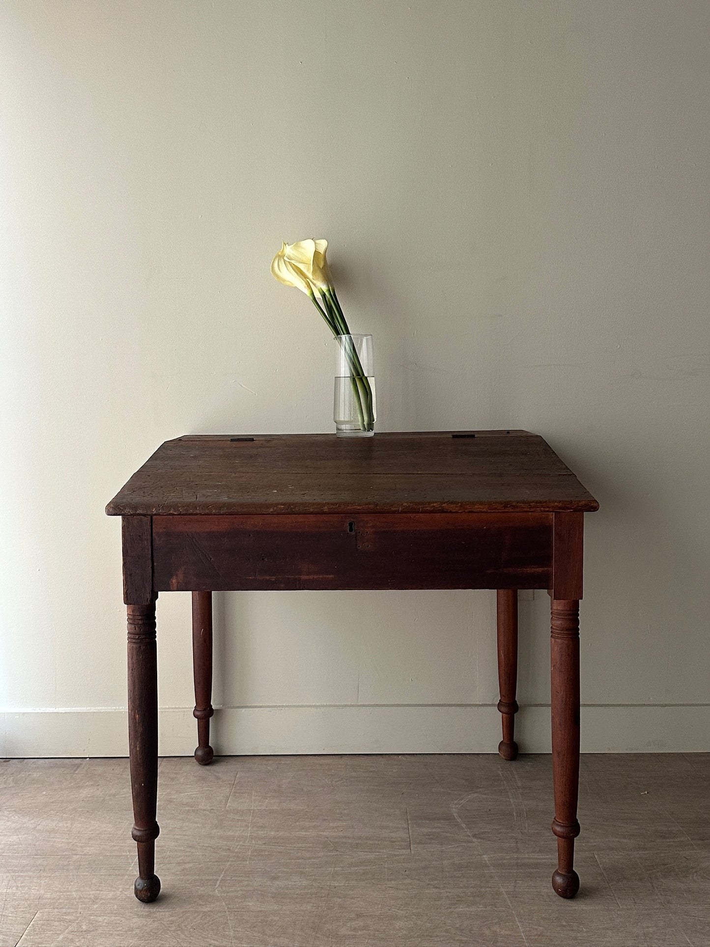 Pine merchants desk