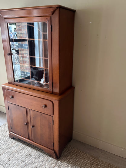 Maple hutch