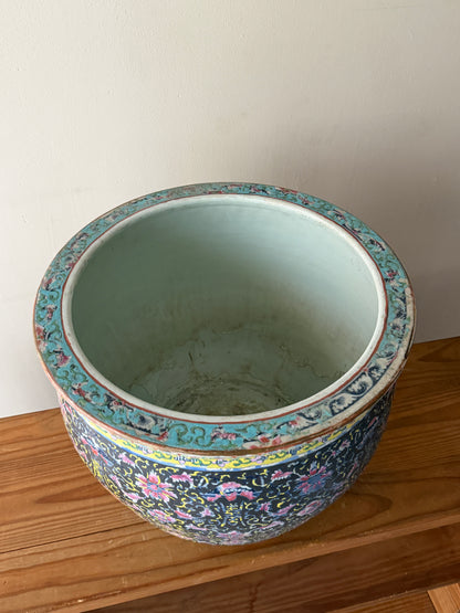 Large ceramic pot
