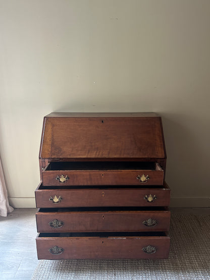 Secretary dresser