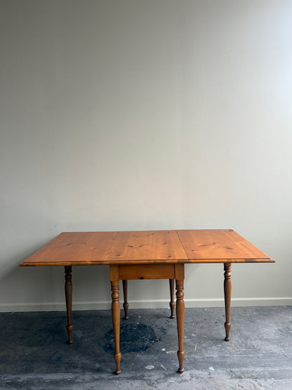 Pine drop leaf table